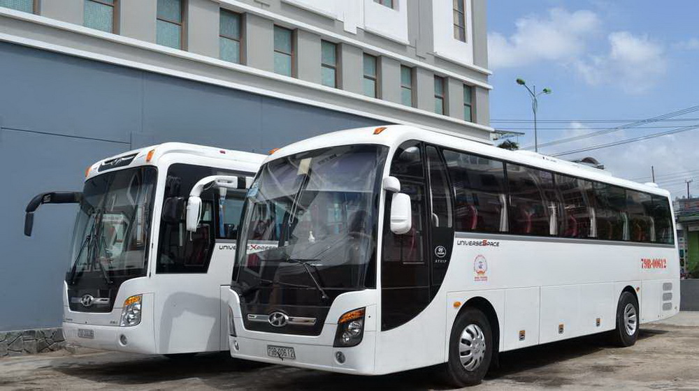 Thuê xe 45 chỗ đời mới giá rẻ của Thuê Xe Hoàng Thắng: Đưa đón sân bay, liên tỉnh, City tour nội thành Tp.HCM