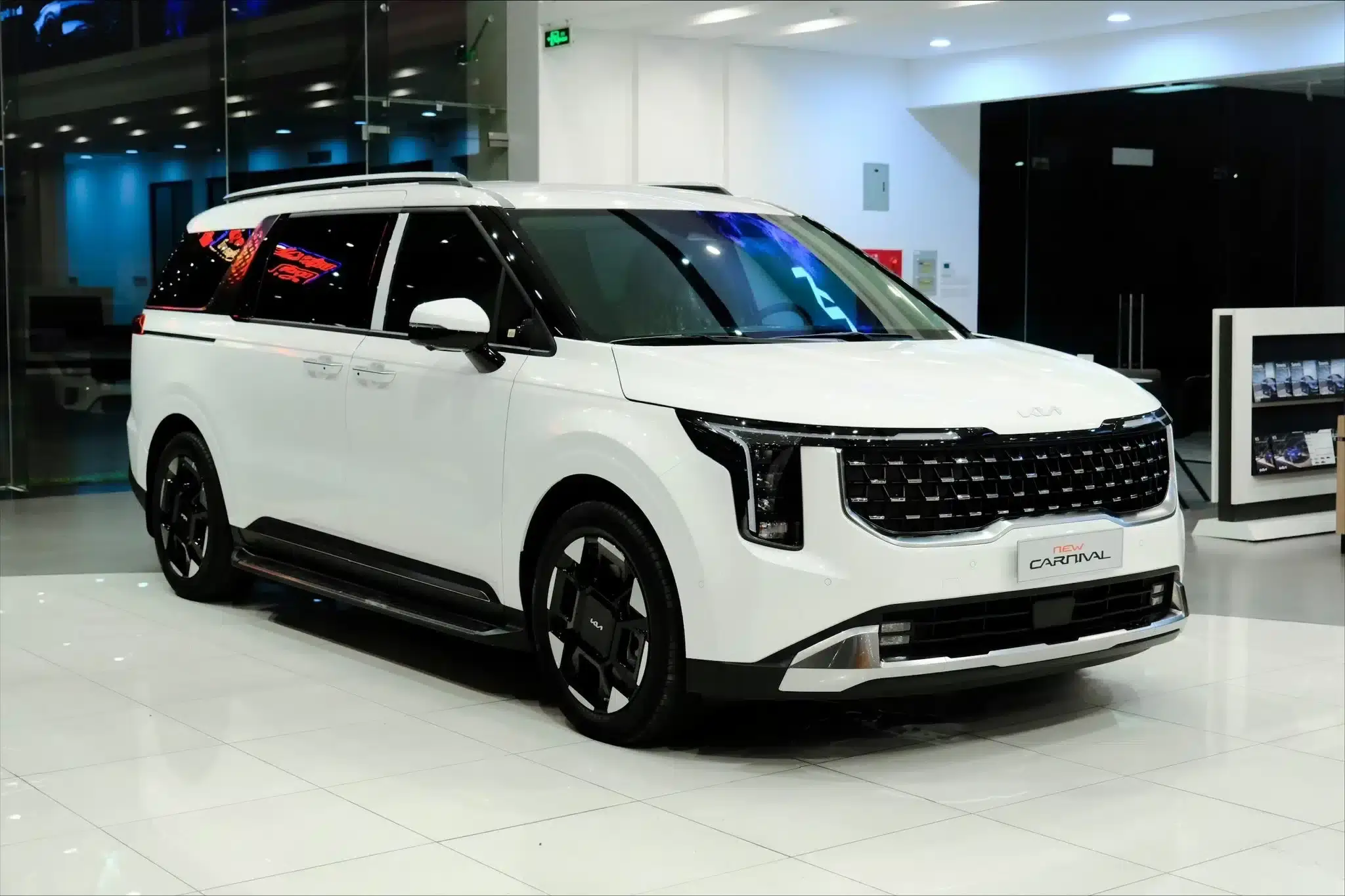 kia-carnival-thue-xe-du-lich-hoang-thang