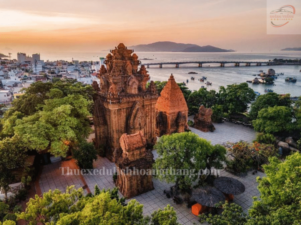 Thuê Xe 7 Chỗ Đi Du Lịch Nha Trang Thuê Xe 7 Chỗ Đi Du Lịch Nha Trang
