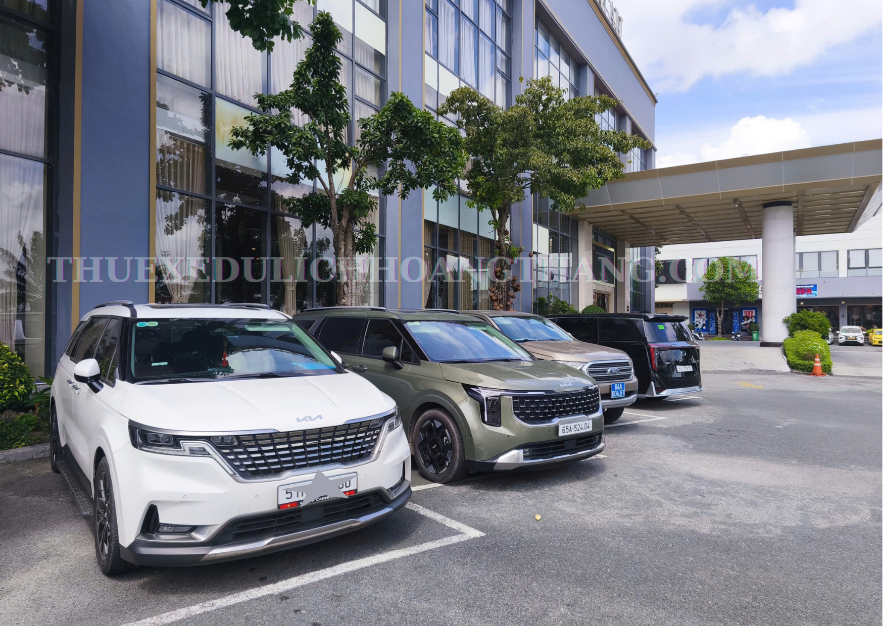 Thuê Xe Carnival TPHCM